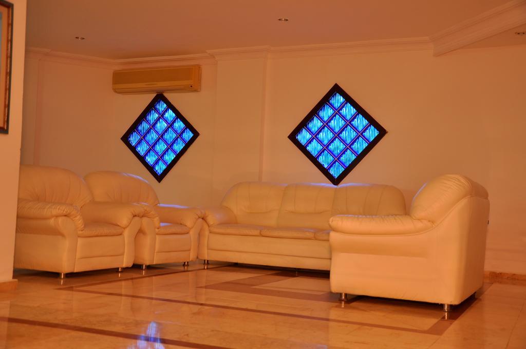 Blue Night Hotel โคนัคคลึ ภายนอก รูปภาพ